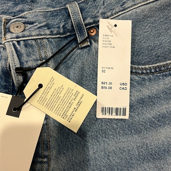 Levi’s premium 501 midrise denim distressed jean shorts size 32 NWT - Picture 6 of 9